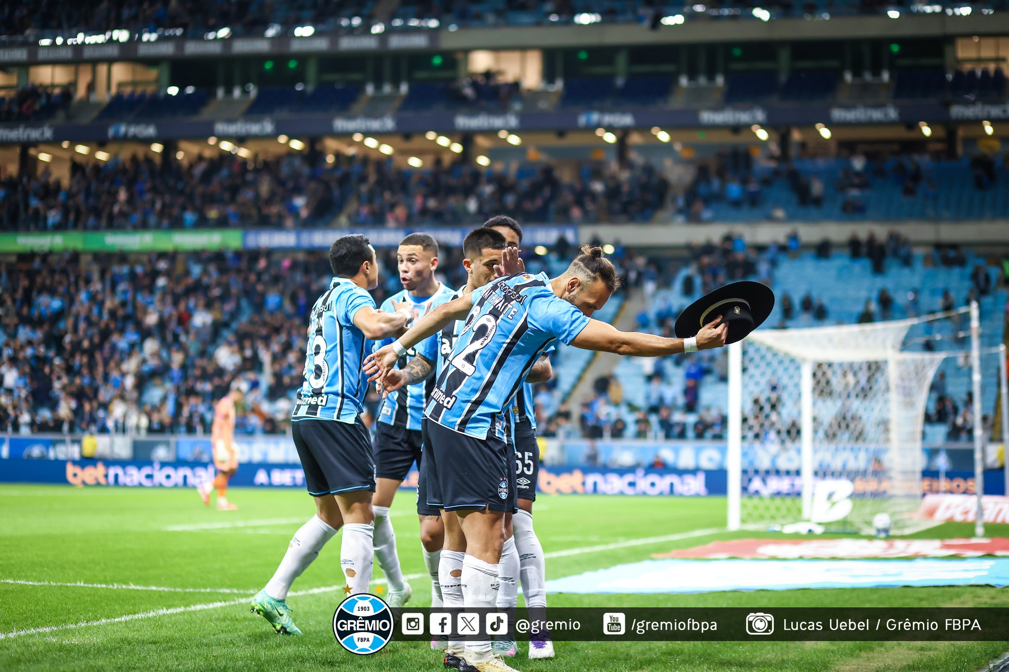 Com dois gols de pênalti de Braithwaite, Grêmio vence Fortaleza e se afasta do Z4